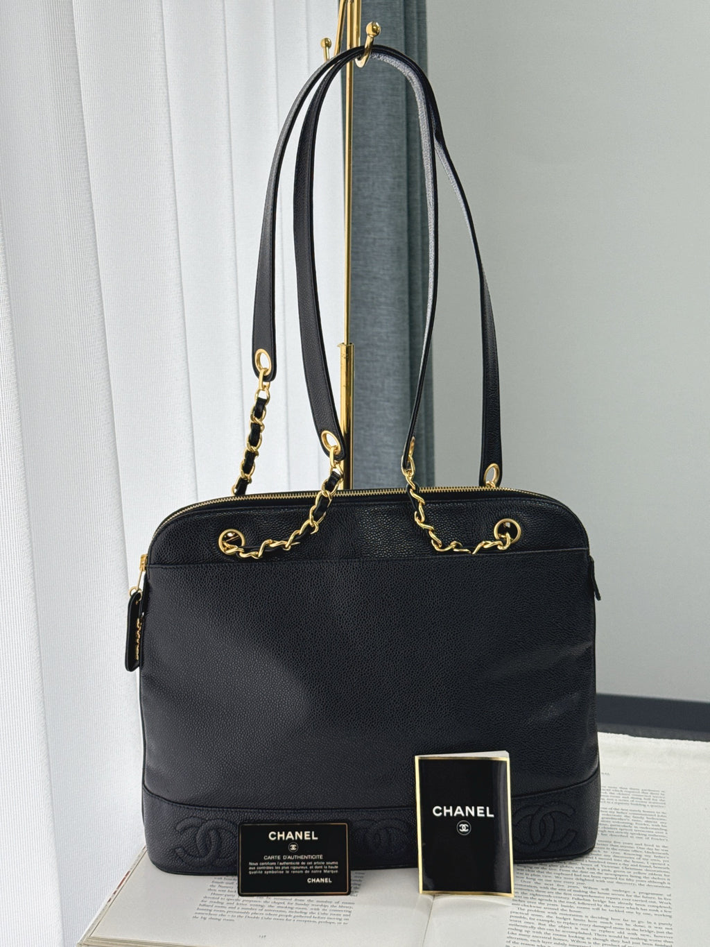 CHANEL Cavier Shoulder bag
