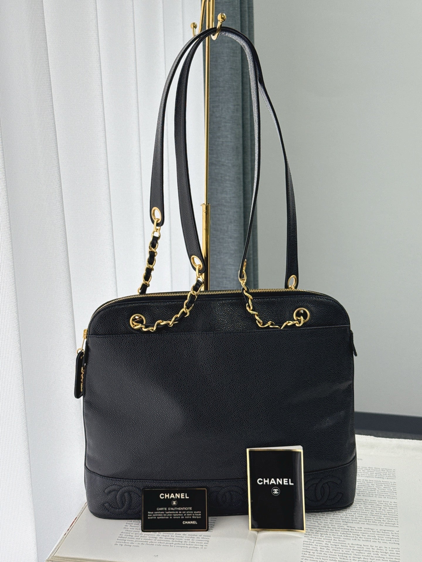 CHANEL Cavier Shoulder bag