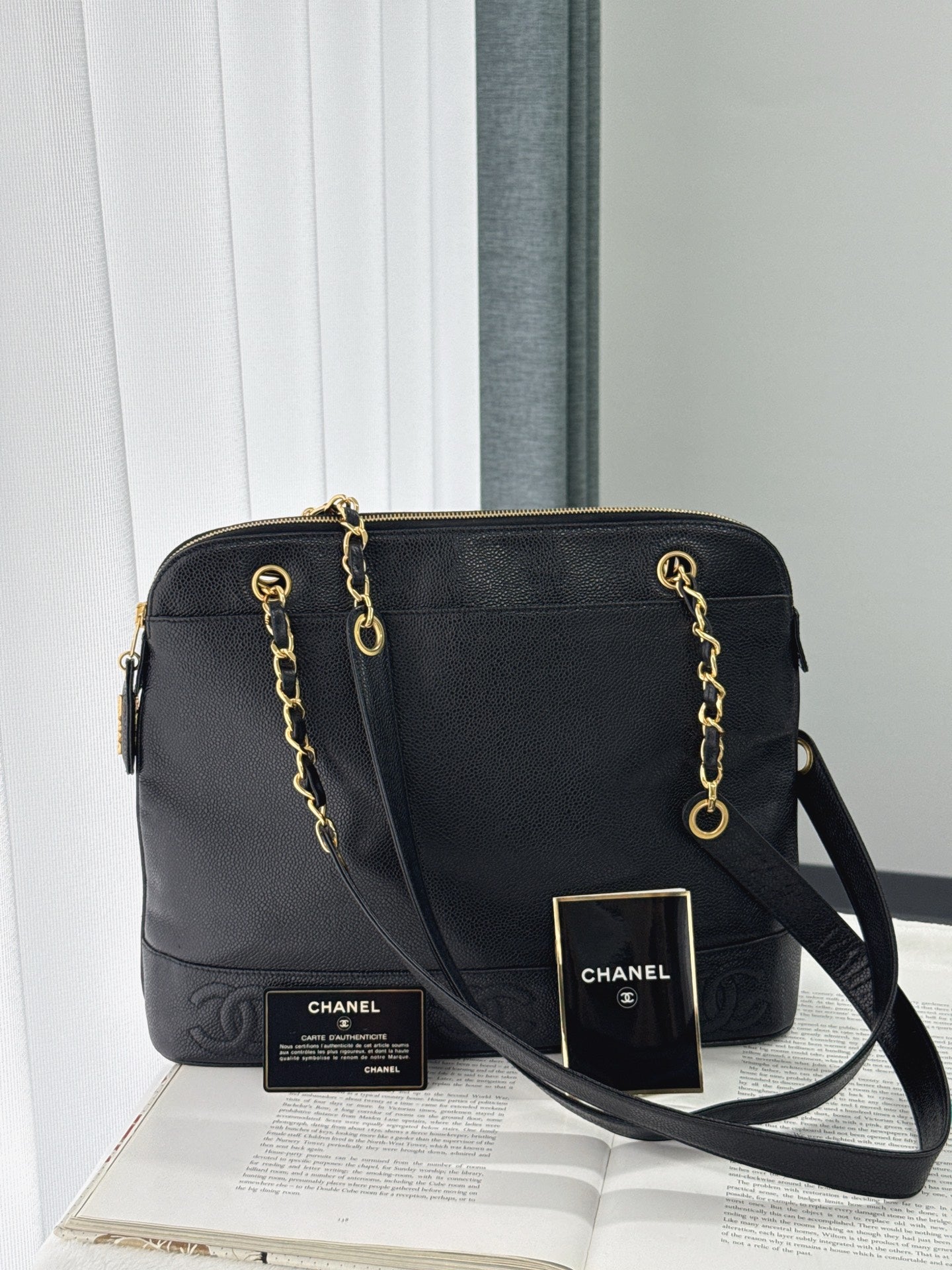 CHANEL Cavier Shoulder bag