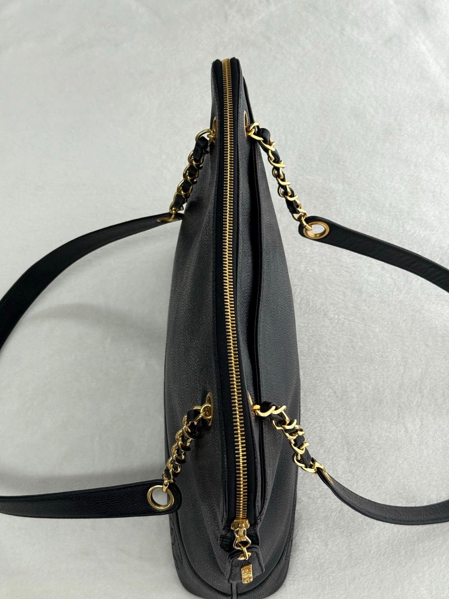 CHANEL Cavier Shoulder bag