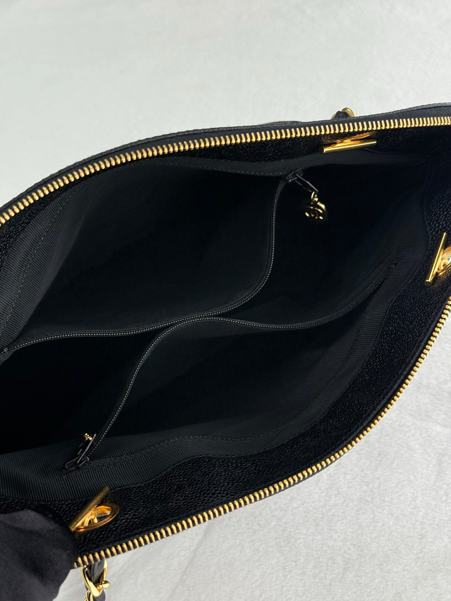 CHANEL Cavier Shoulder bag