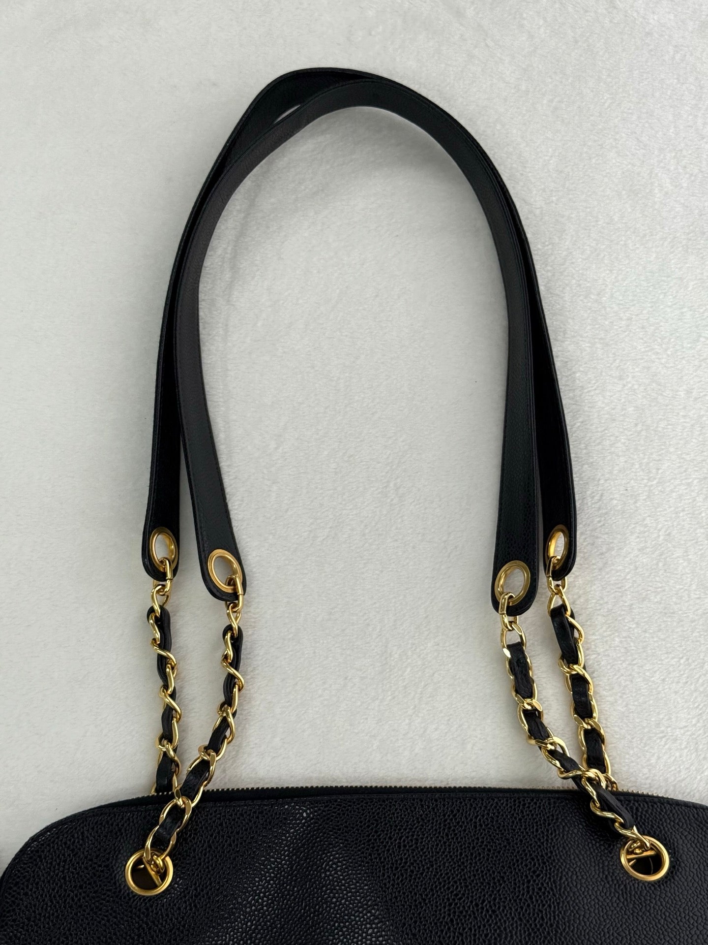 CHANEL Cavier Shoulder bag