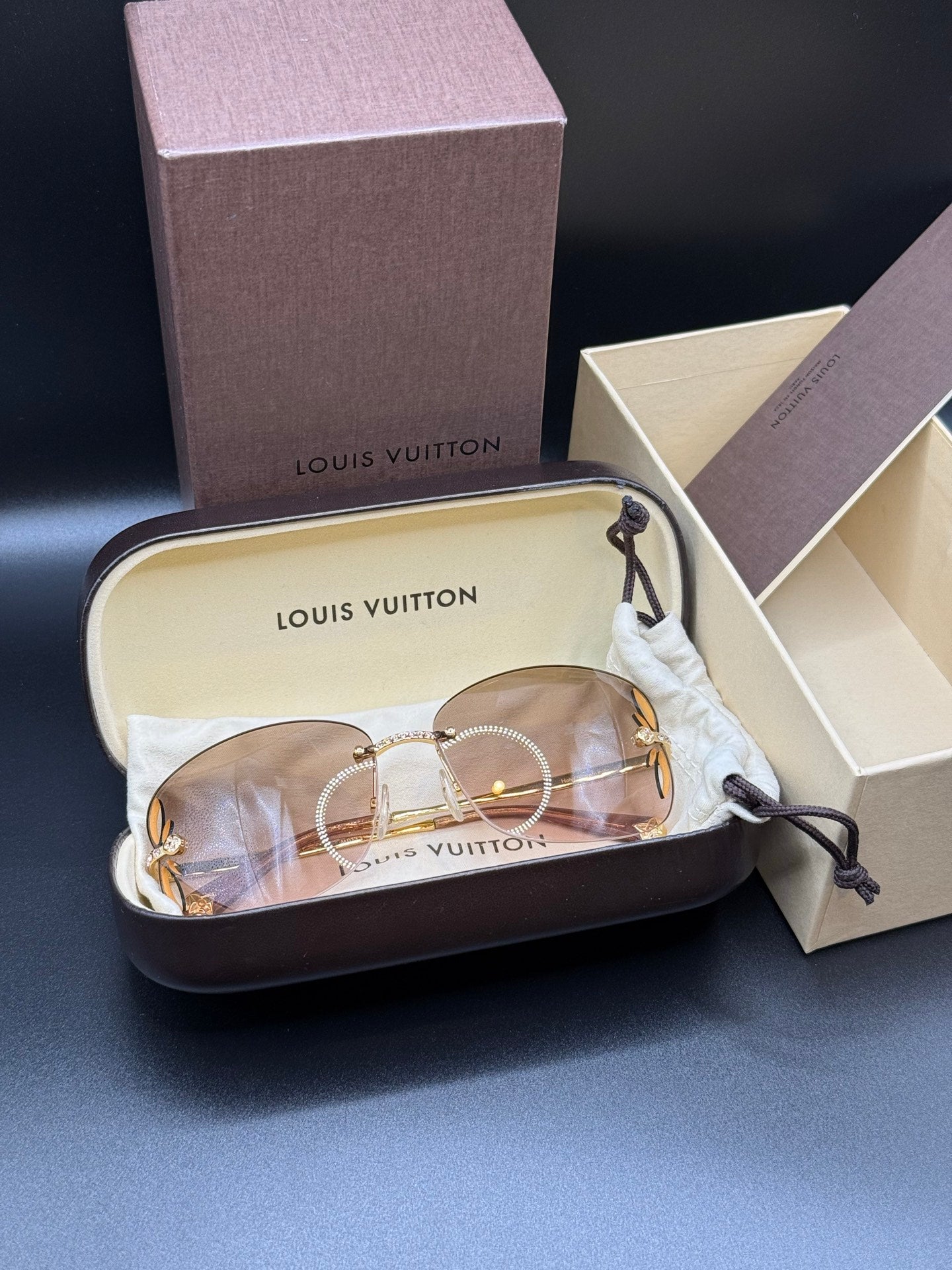 LOUIS VUITTON Sunglasses