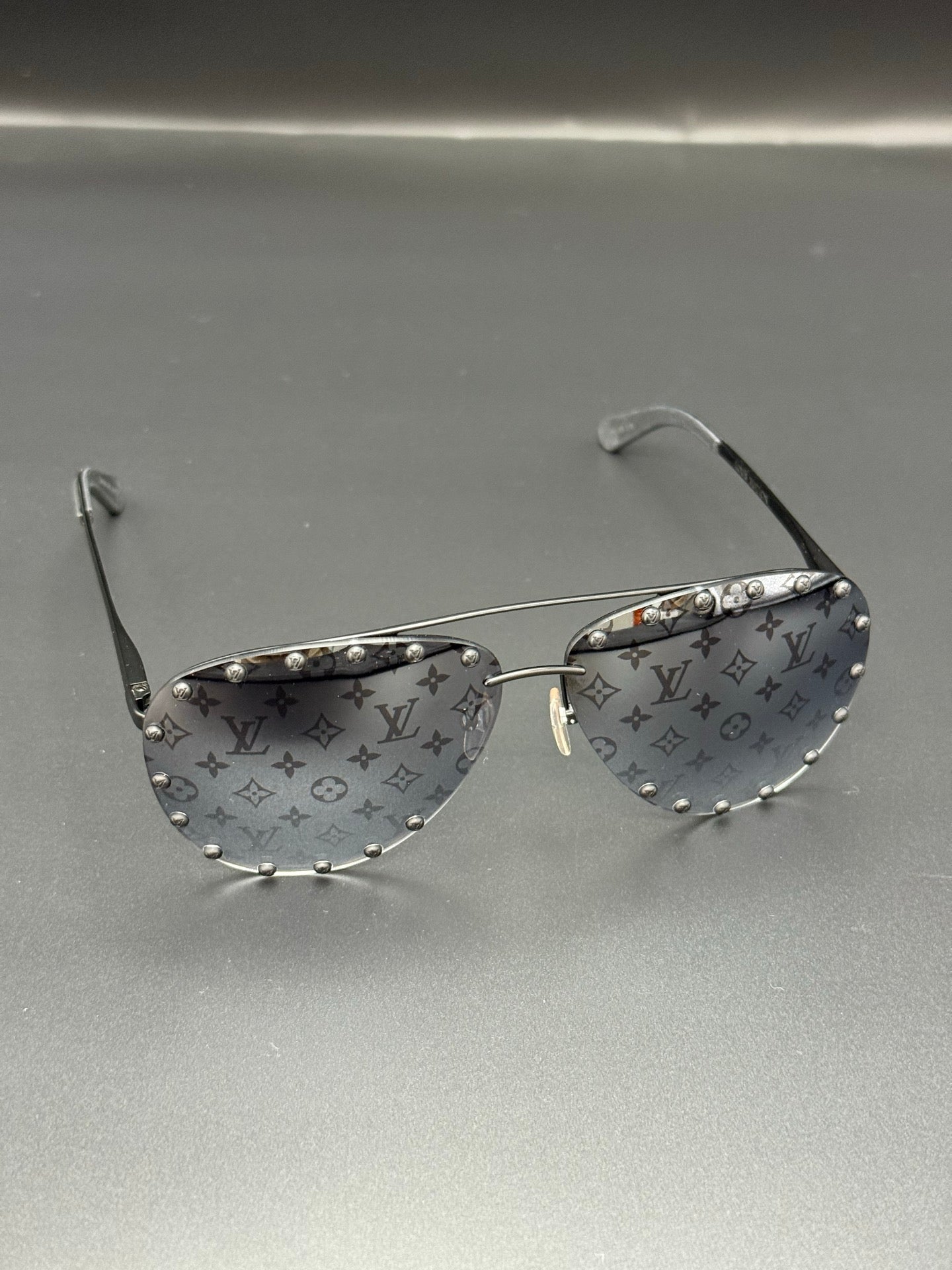 LOUIS VUITTON Monogram pattern Sunglasses