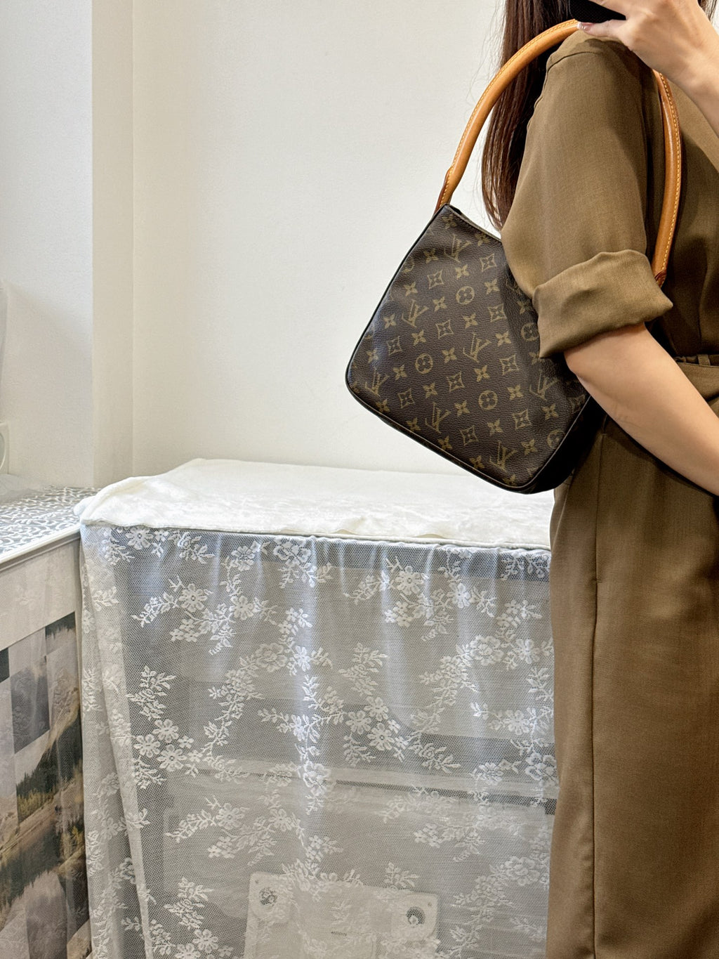 LOUIS VUITTON Monogram Looping  Medium Handbag
