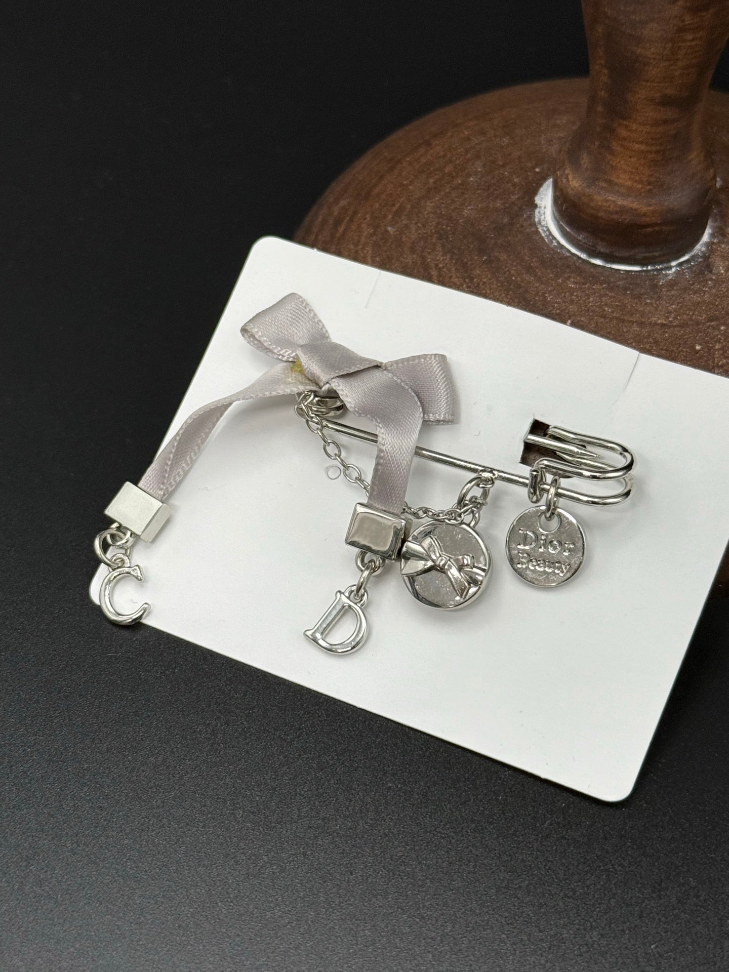 CHRISTIAN DIOR Ribbon Brooch