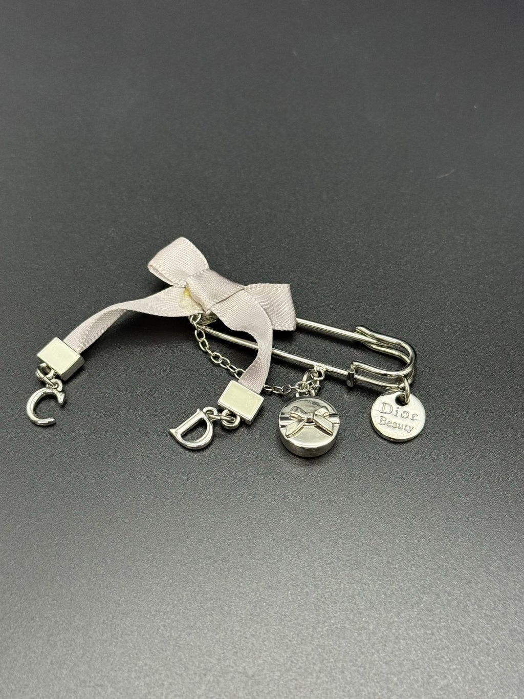 CHRISTIAN DIOR Ribbon Brooch