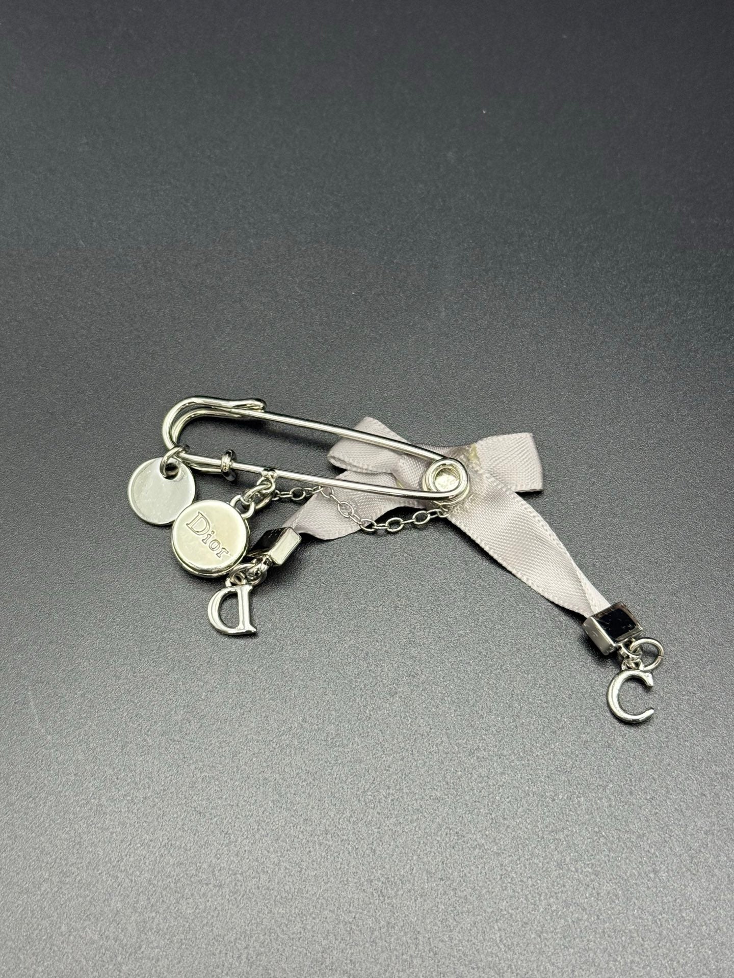 CHRISTIAN DIOR Ribbon Brooch