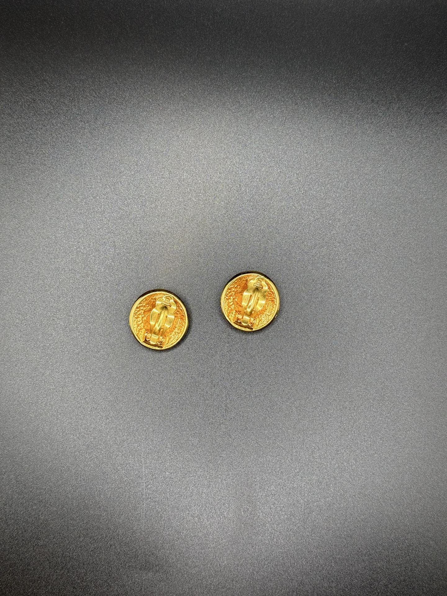 CHANEL Vintage Earring