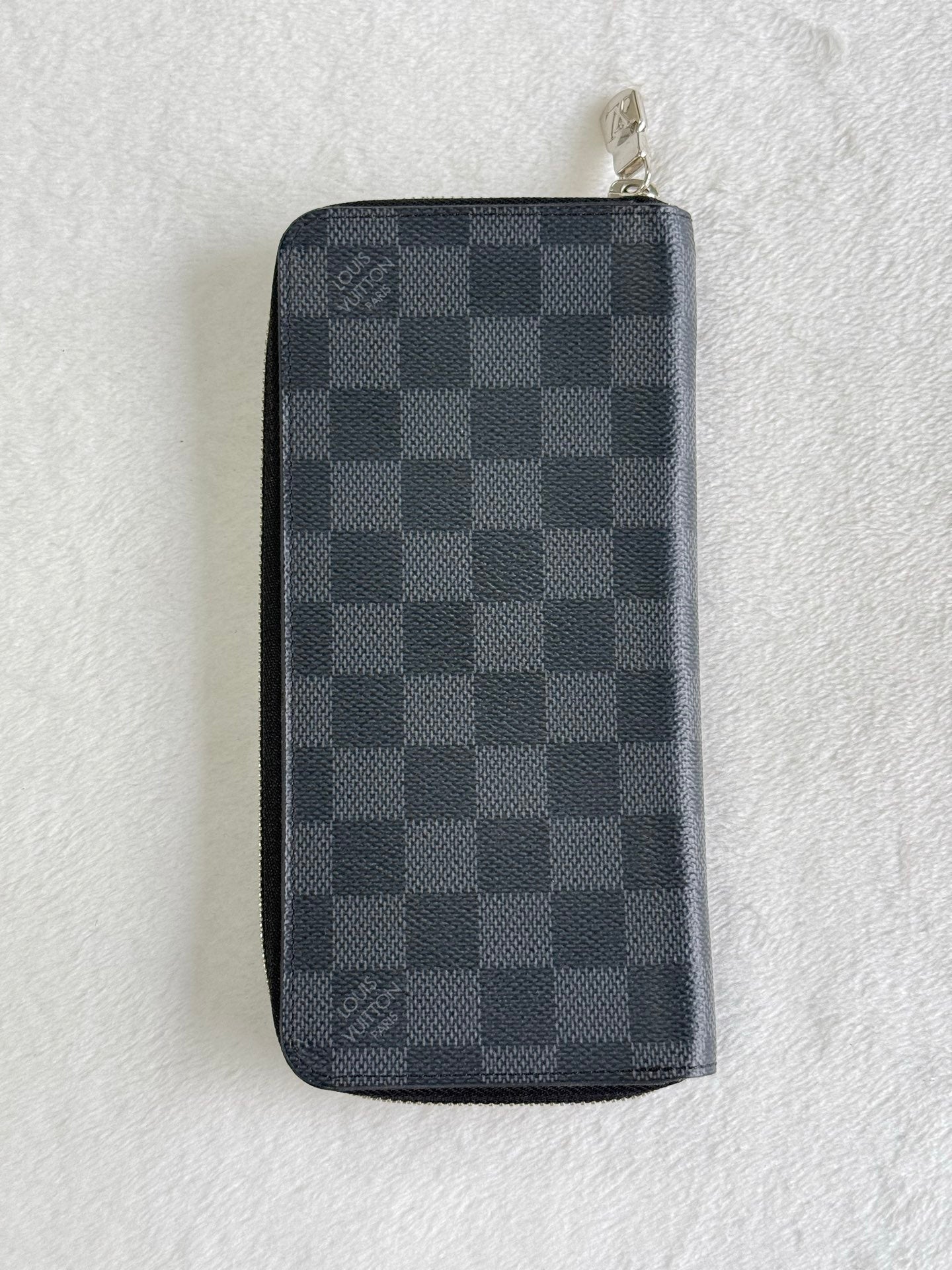 LOUIS VUITTON Damier Zippy Wallet