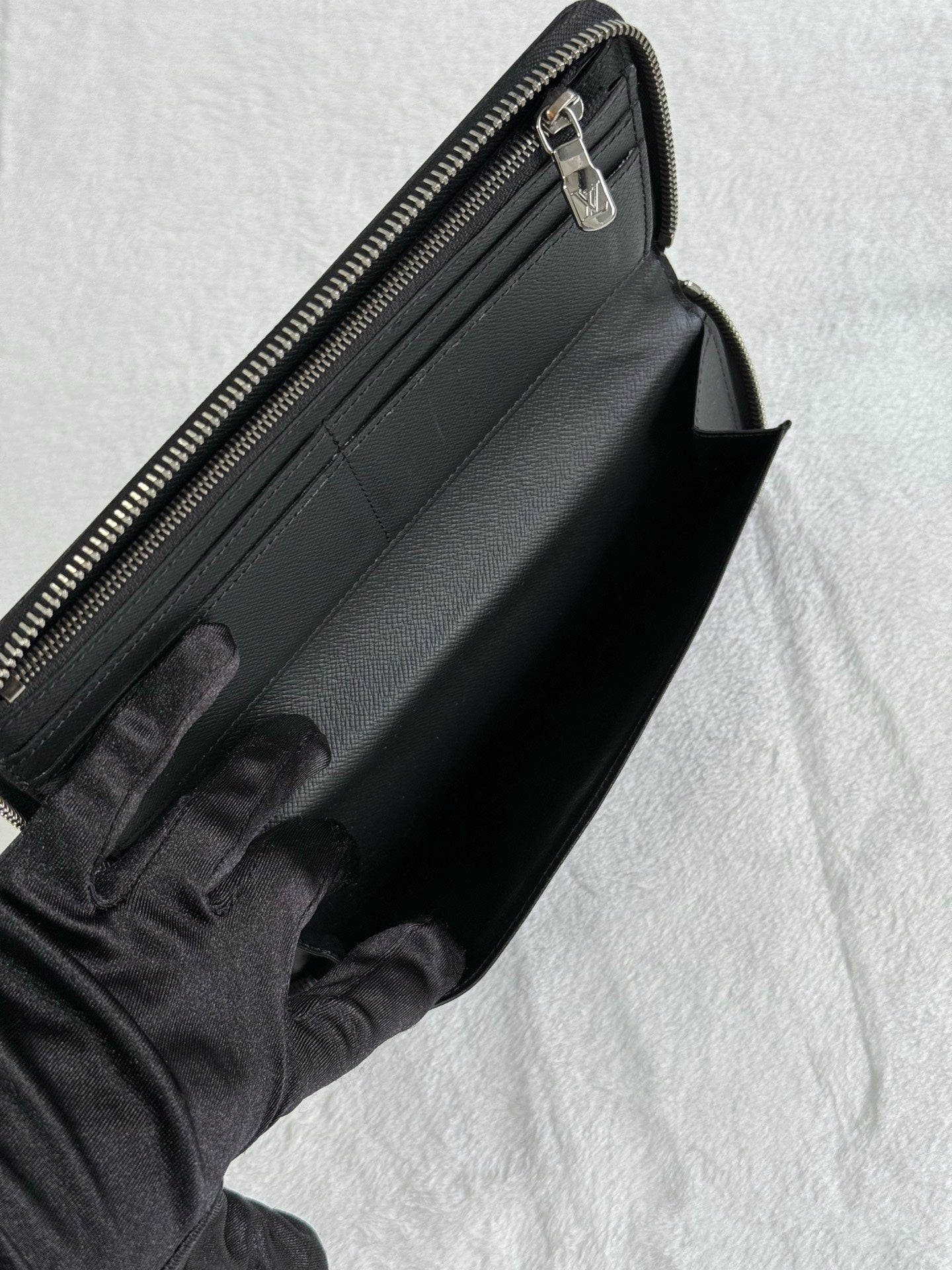 LOUIS VUITTON Damier Zippy Wallet
