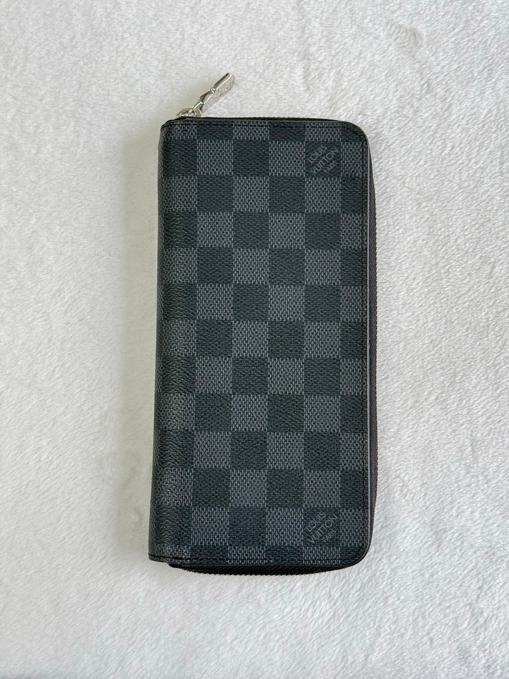 LOUIS VUITTON Damier Zippy Wallet