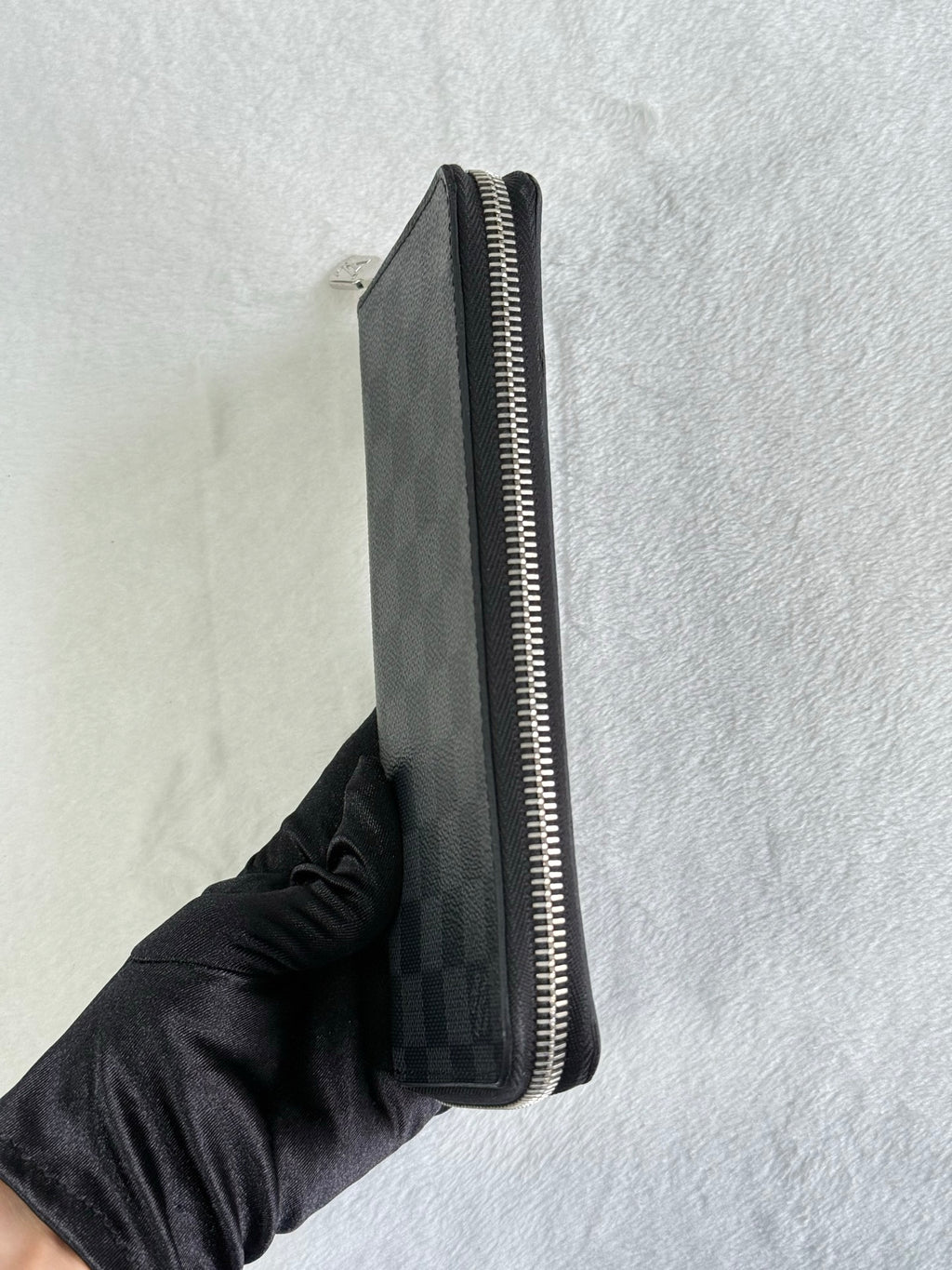 LOUIS VUITTON Damier Zippy Wallet