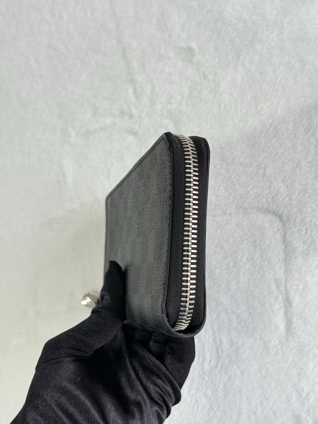 LOUIS VUITTON Damier Zippy Wallet