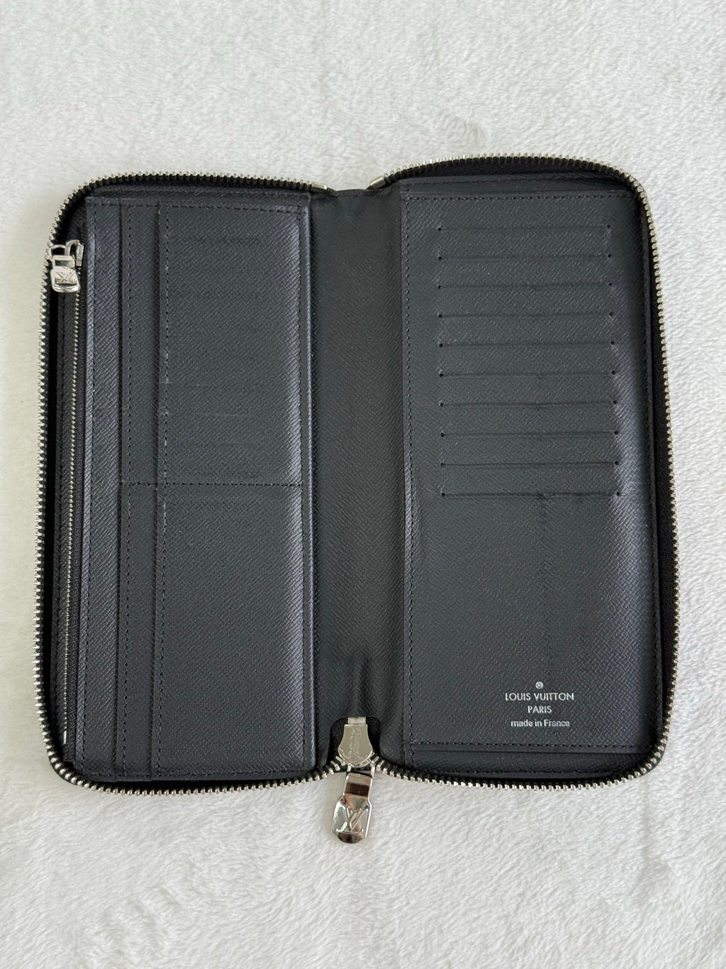 LOUIS VUITTON Damier Zippy Wallet