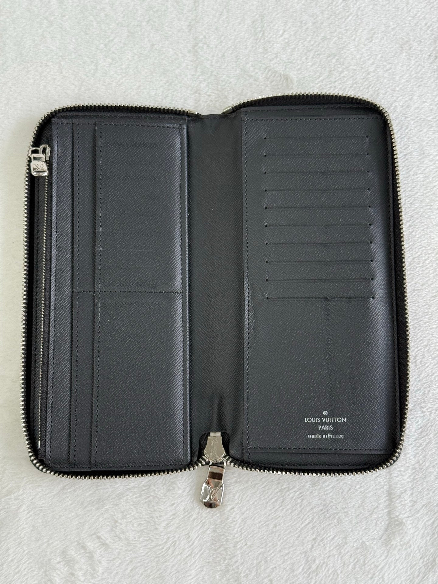LOUIS VUITTON Damier Zippy Wallet