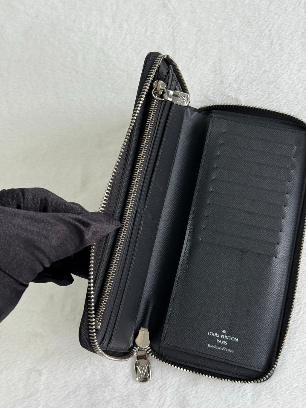 LOUIS VUITTON Damier Zippy Wallet
