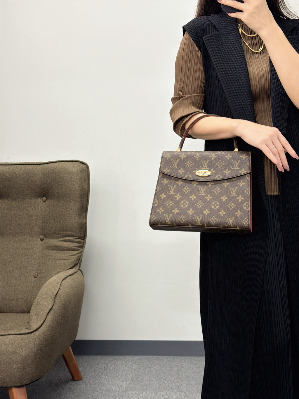 LOUIS VUITTON Monogram Kelly Handbag