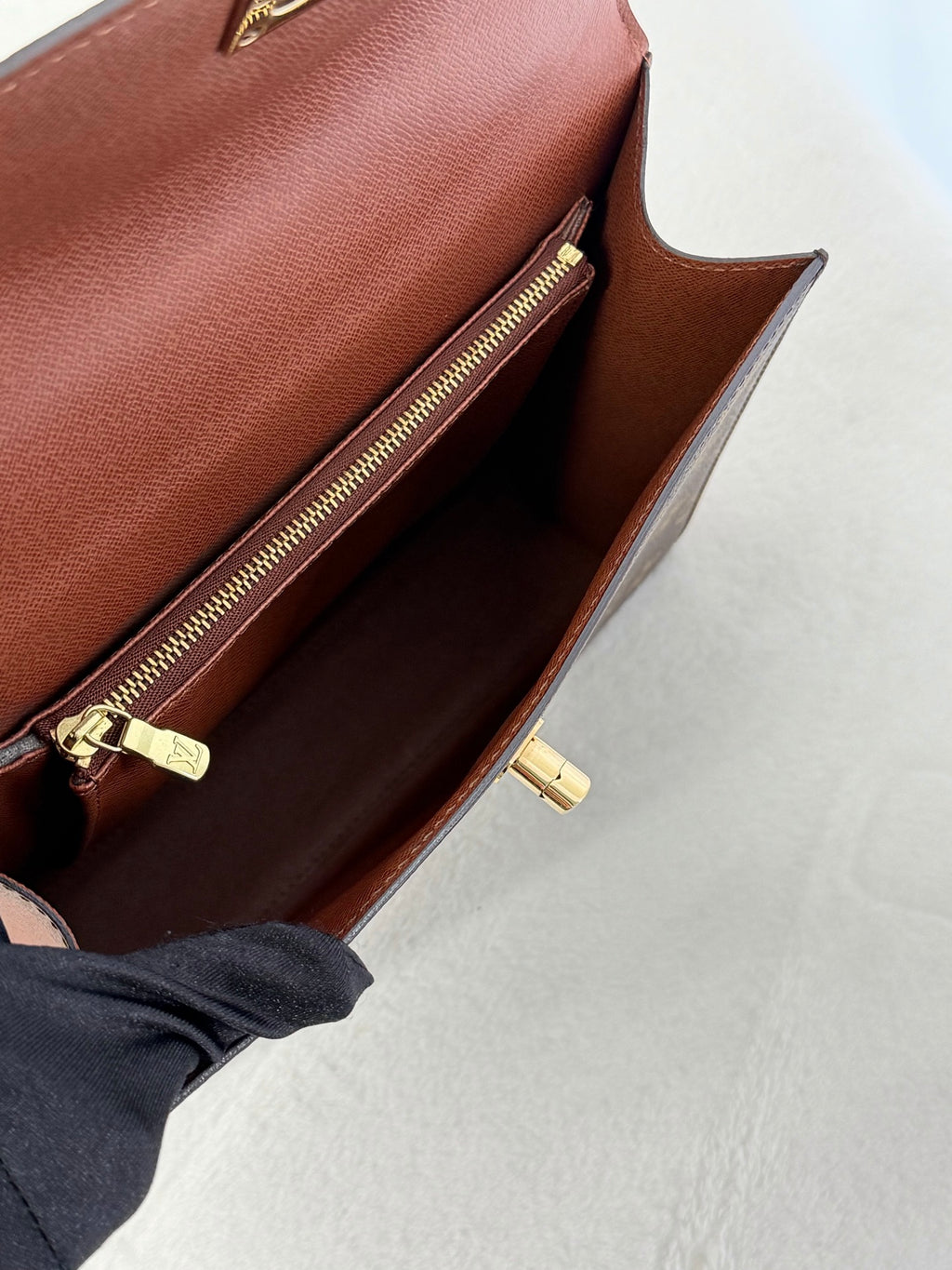 LOUIS VUITTON Monogram Kelly Handbag