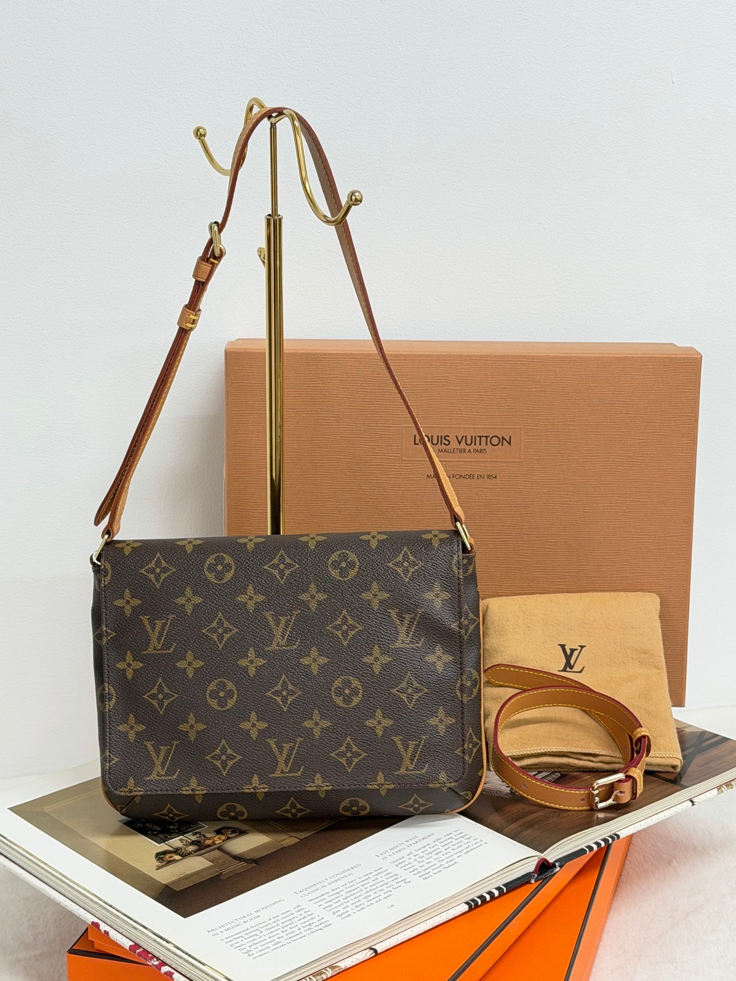 LOUIS VUITTON Monogram Shoulderbag