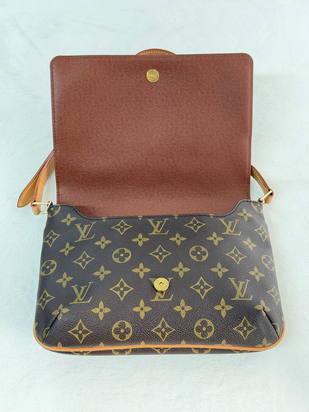 LOUIS VUITTON Monogram Shoulderbag