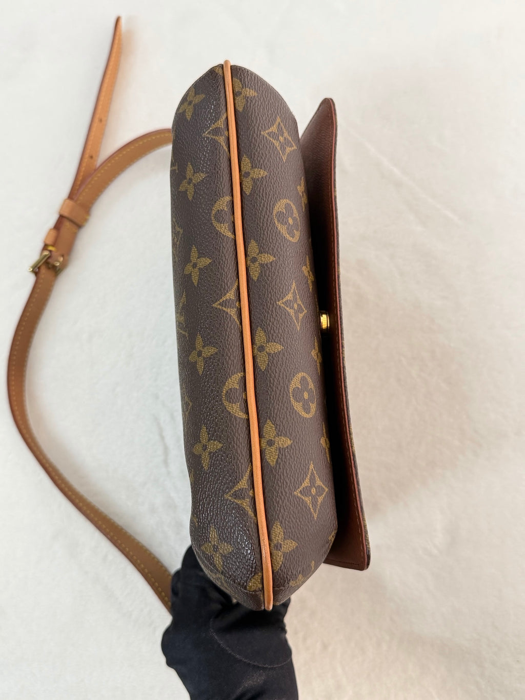 LOUIS VUITTON Monogram Shoulderbag