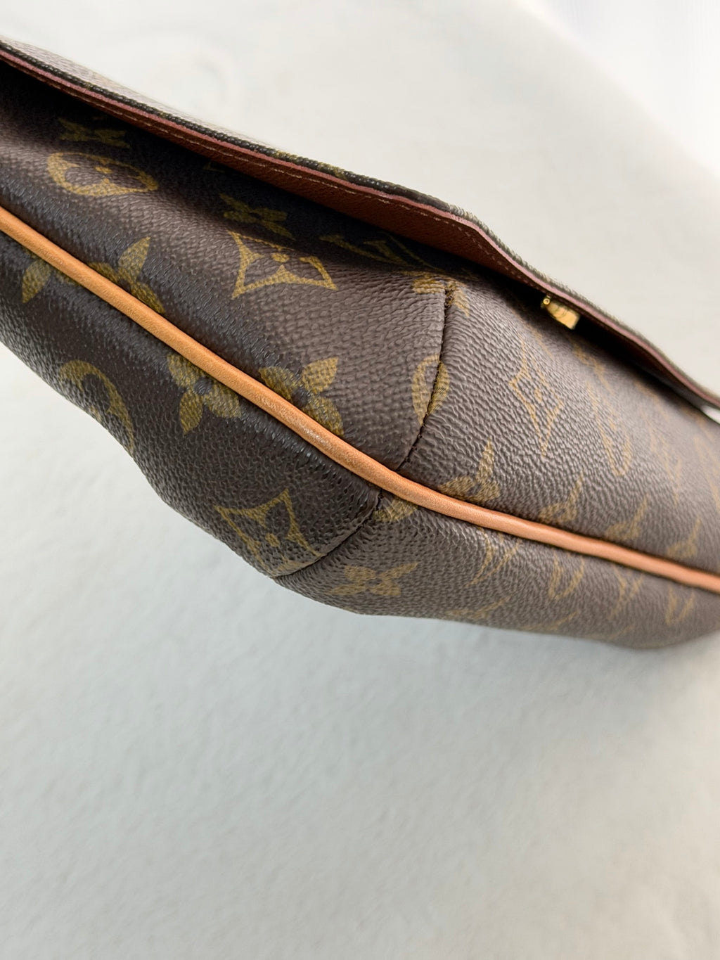 LOUIS VUITTON Monogram Shoulderbag