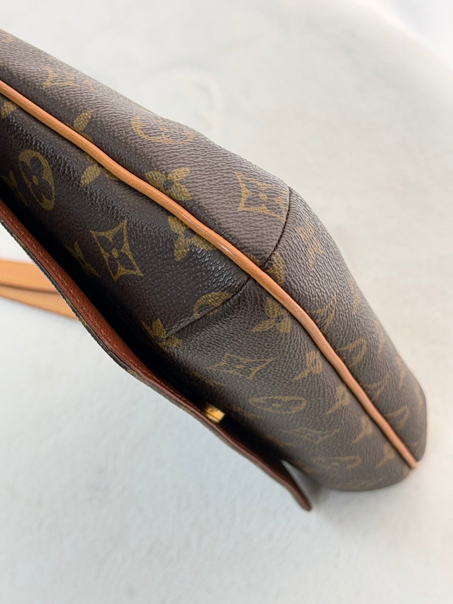 LOUIS VUITTON Monogram Shoulderbag