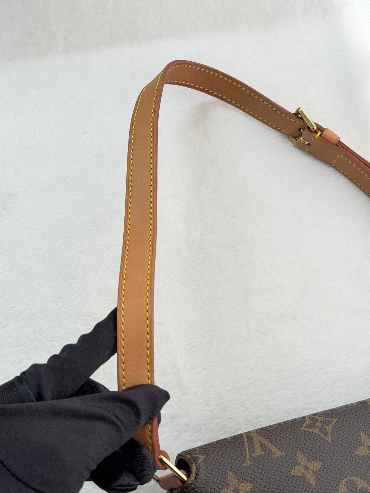 LOUIS VUITTON Monogram Shoulderbag