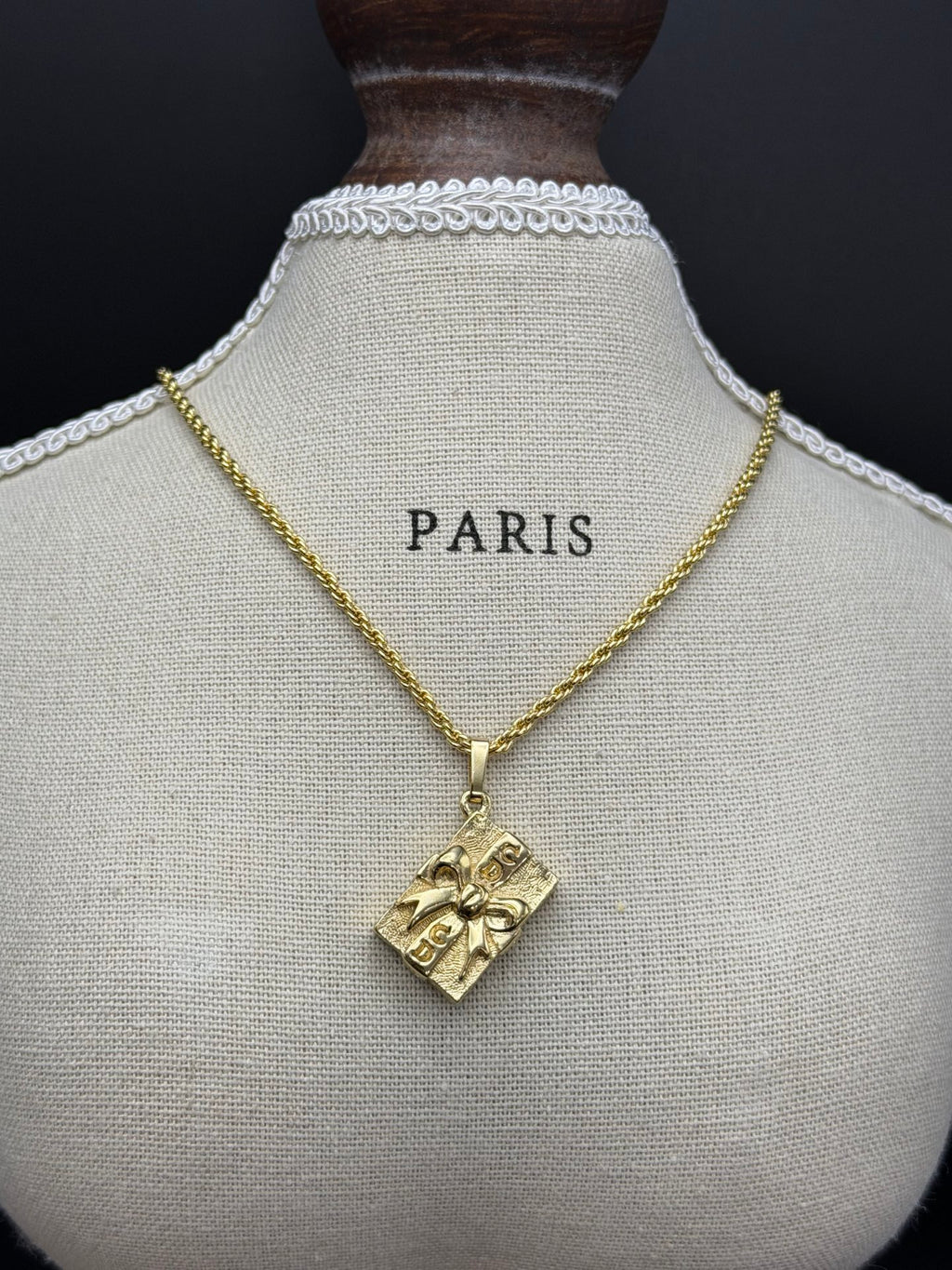 CHRISTIAN DIOR Vintage Ribbon Necklace