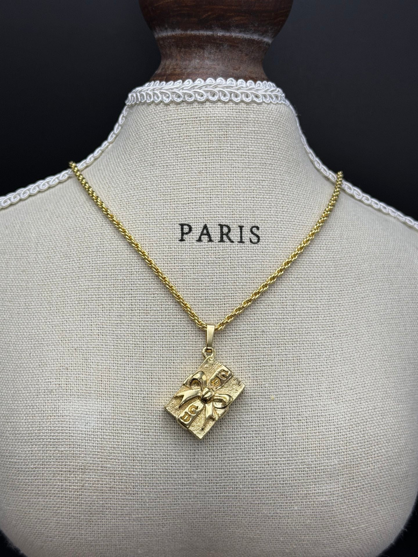 CHRISTIAN DIOR Vintage Ribbon Necklace