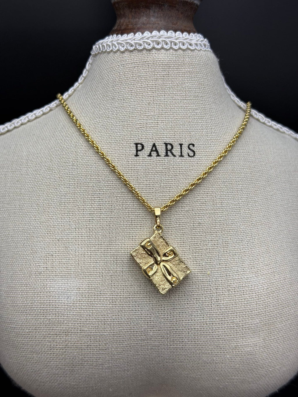 CHRISTIAN DIOR Vintage Ribbon Necklace