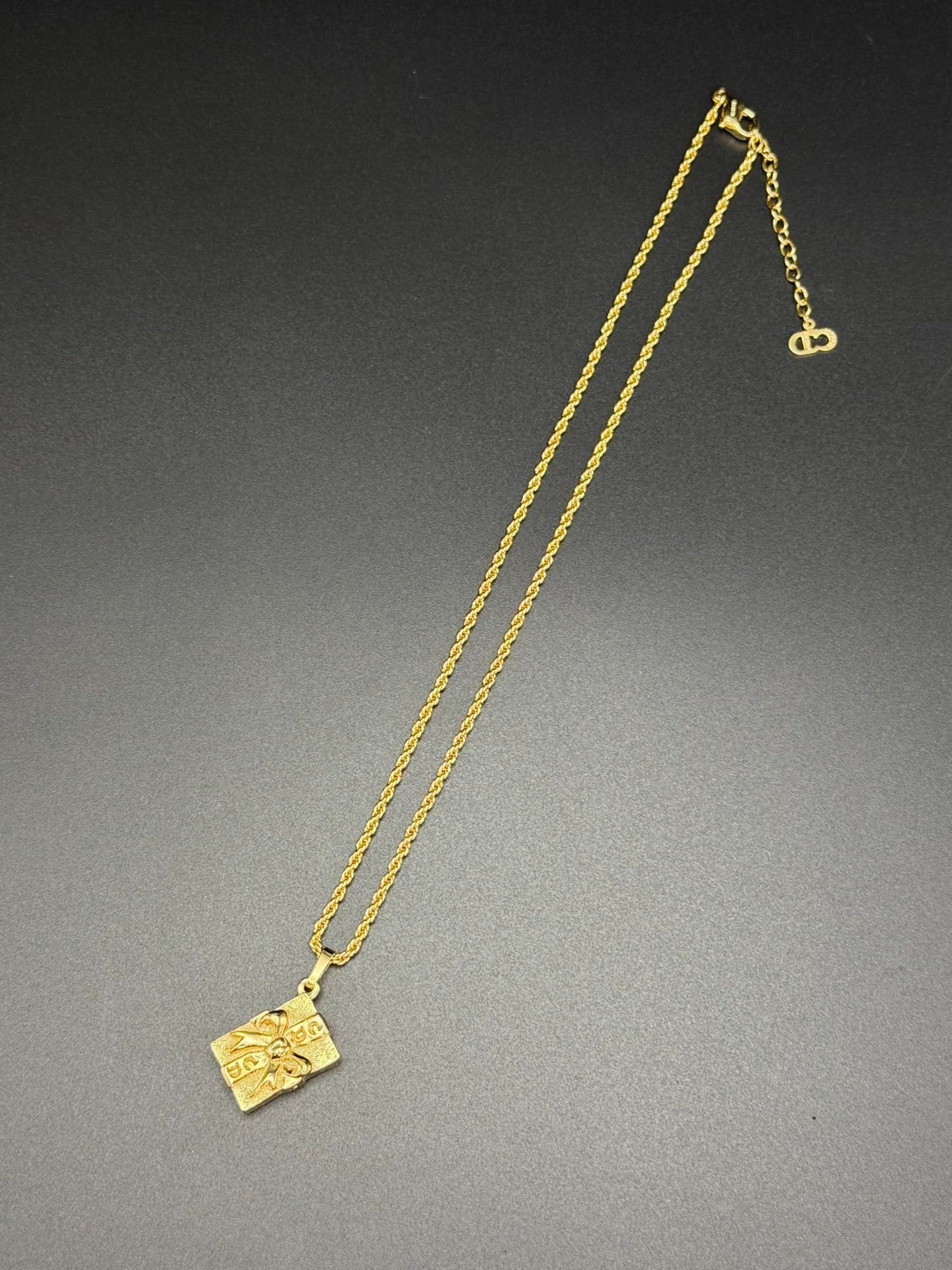 CHRISTIAN DIOR Vintage Ribbon Necklace