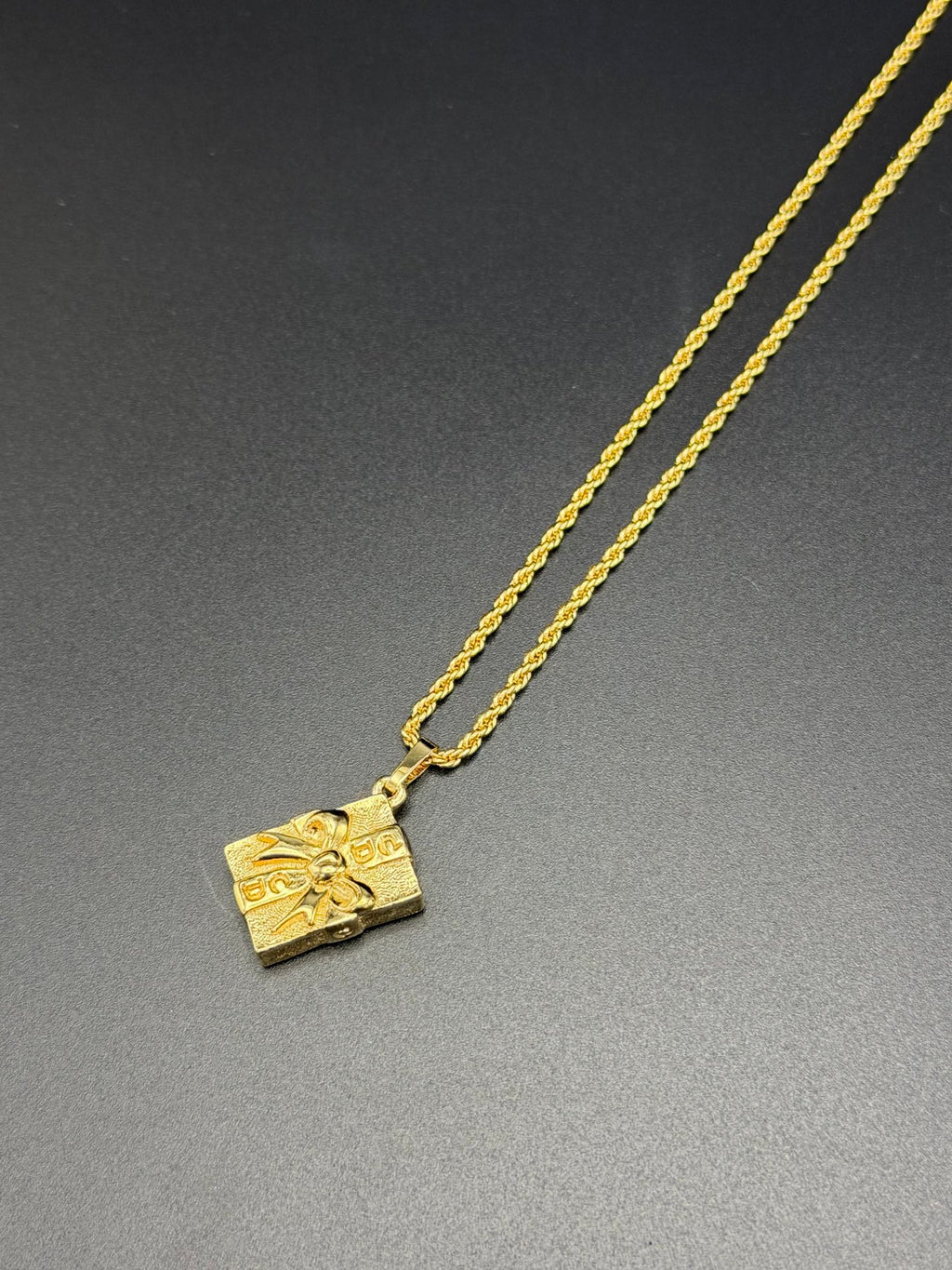 CHRISTIAN DIOR Vintage Ribbon Necklace