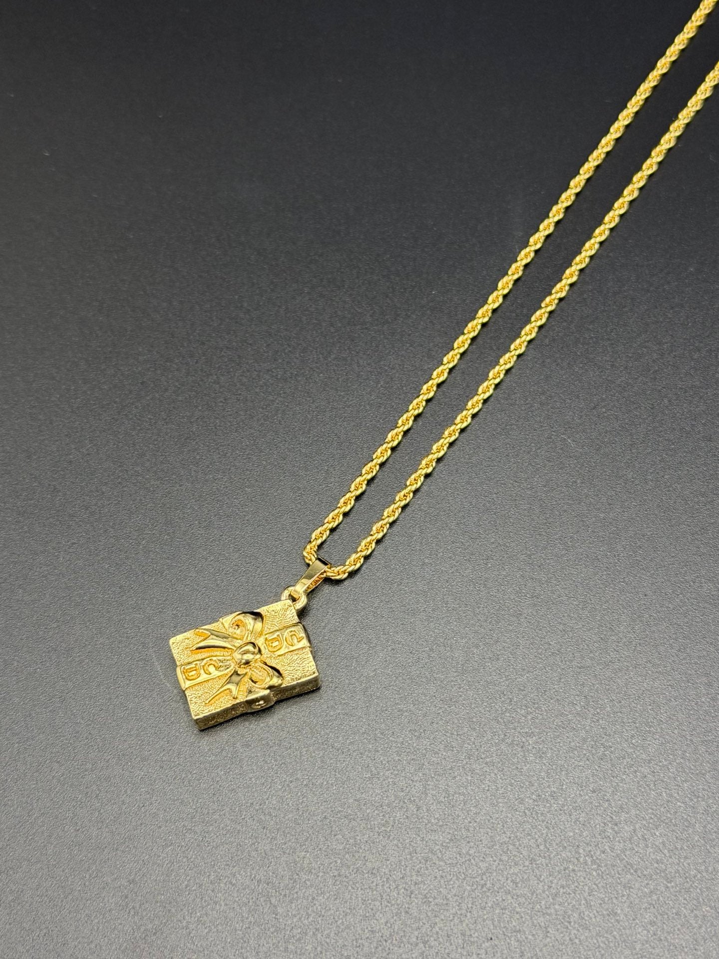 CHRISTIAN DIOR Vintage Ribbon Necklace