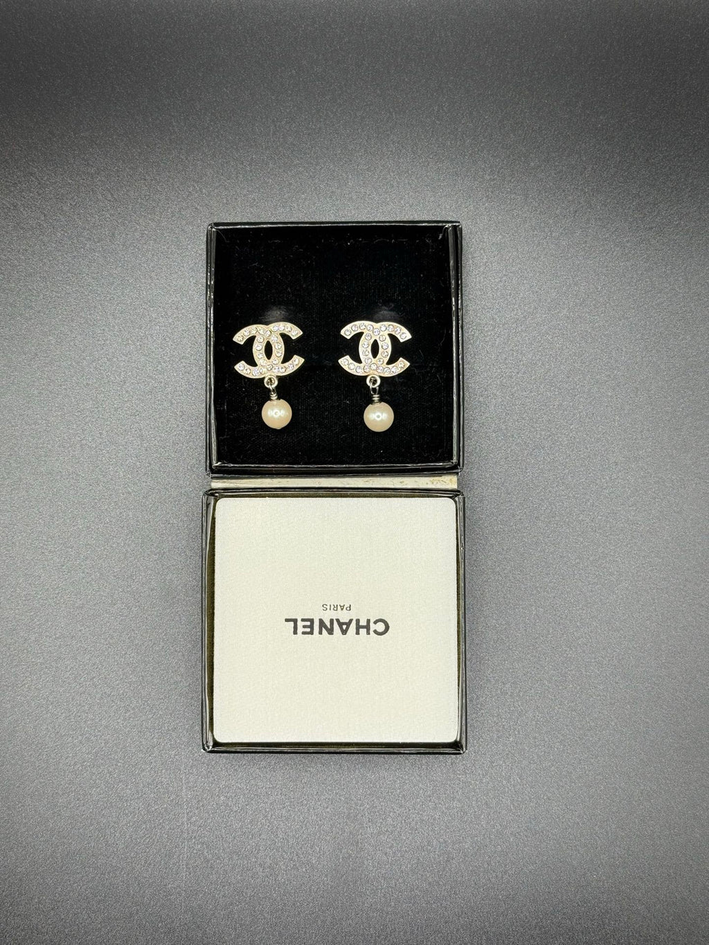 CHANEL Pearl Ear clips