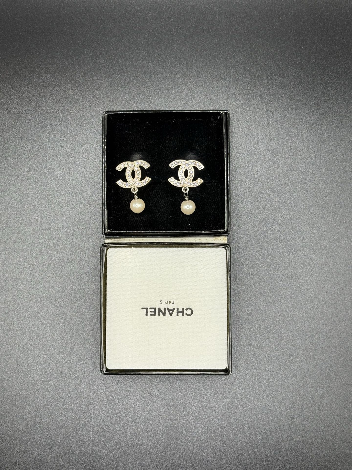 CHANEL Pearl Ear clips