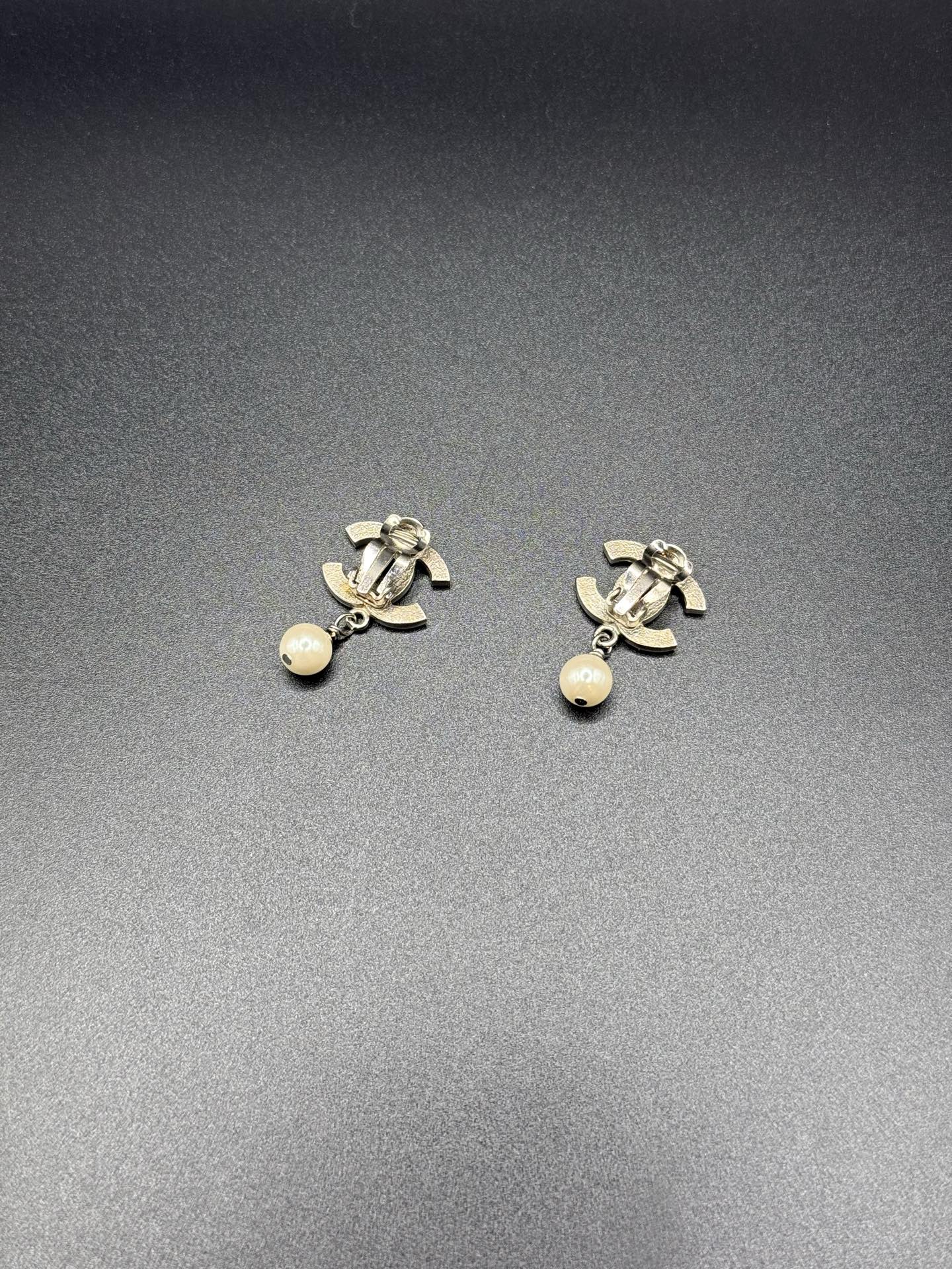 CHANEL Pearl Ear clips