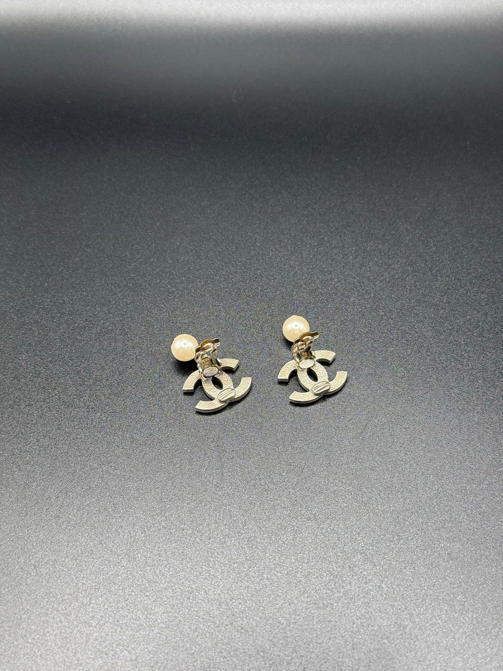 CHANEL Pearl Ear clips