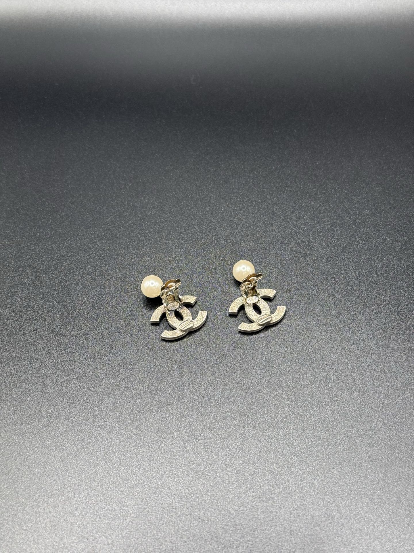 CHANEL Pearl Ear clips