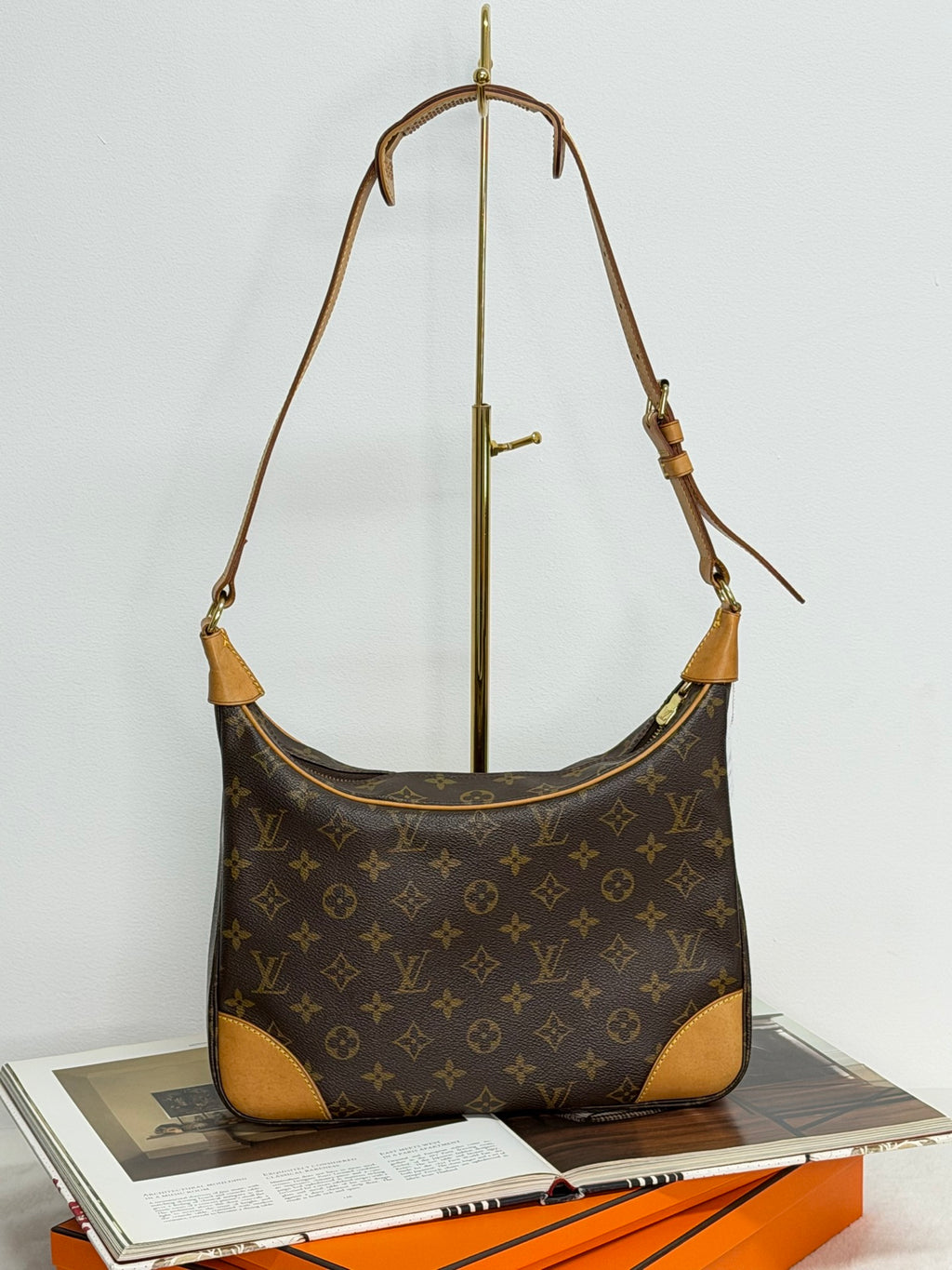 LOUIS VUITTON Monogram Shoulder bag