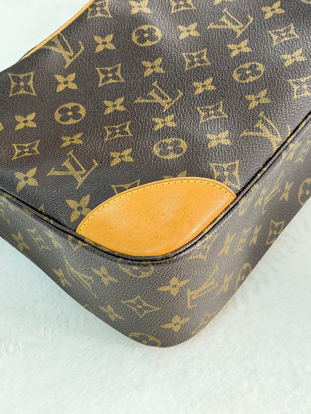 LOUIS VUITTON Monogram Shoulder bag