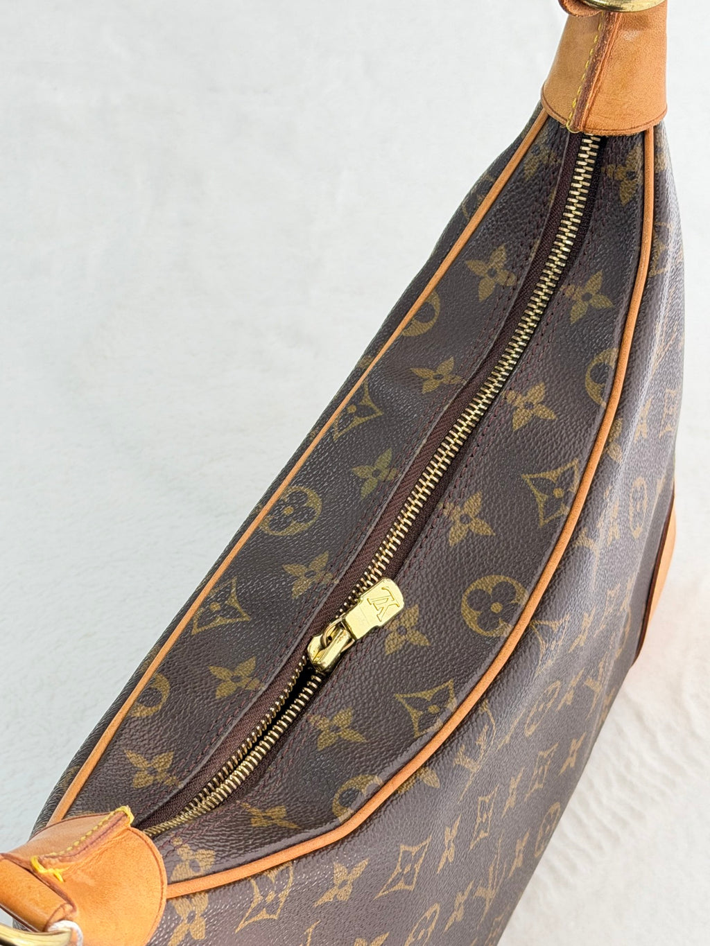 LOUIS VUITTON Monogram Shoulder bag