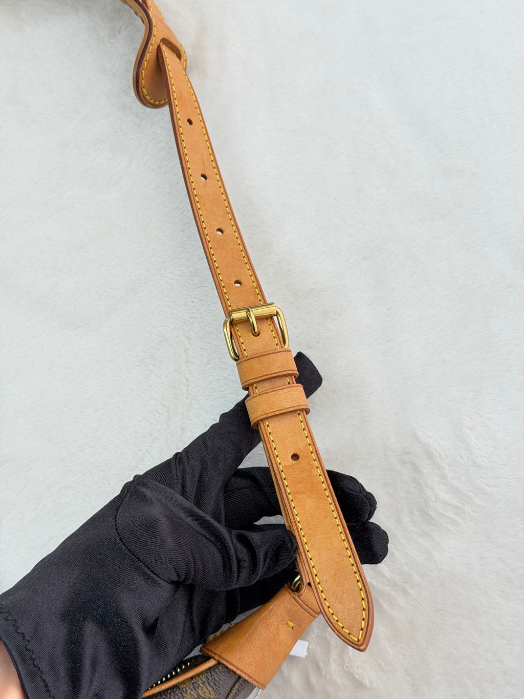 LOUIS VUITTON Monogram Shoulder bag