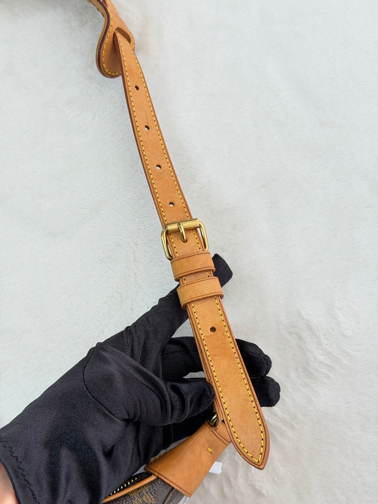 LOUIS VUITTON Monogram Shoulder bag