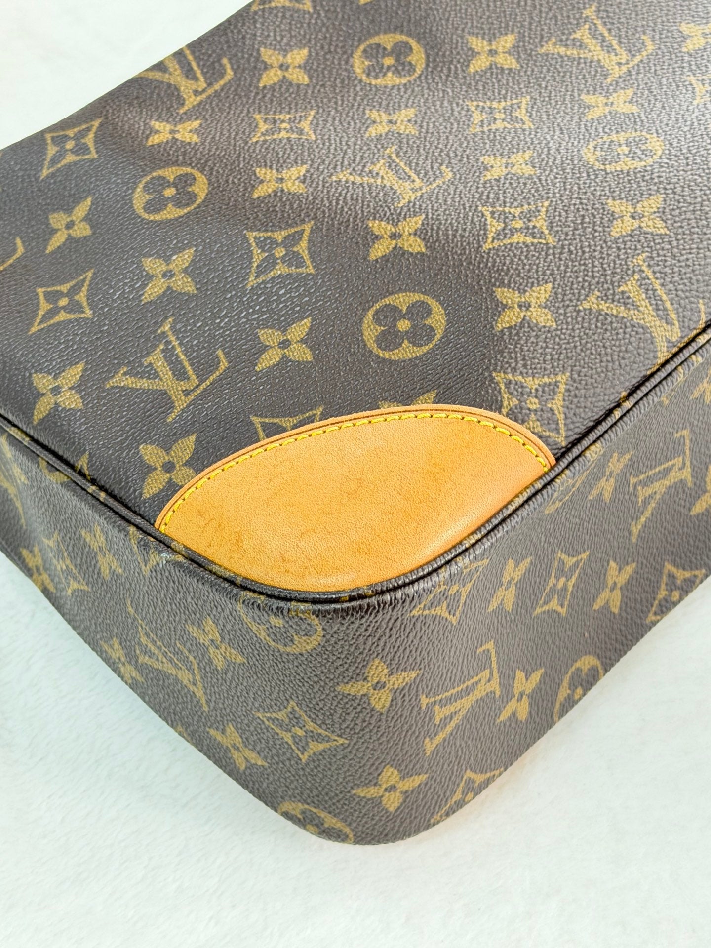 LOUIS VUITTON Monogram Shoulder bag