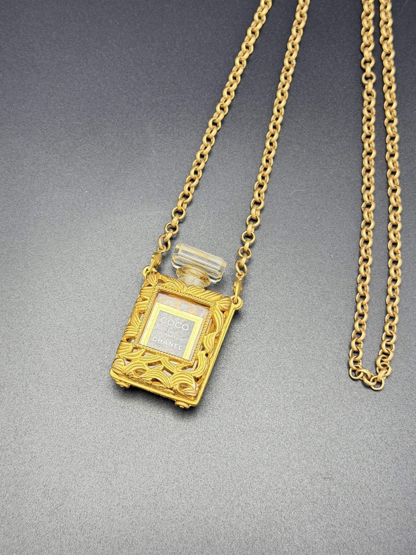 COCO CHANEL Perfume bottle pendent Necklace