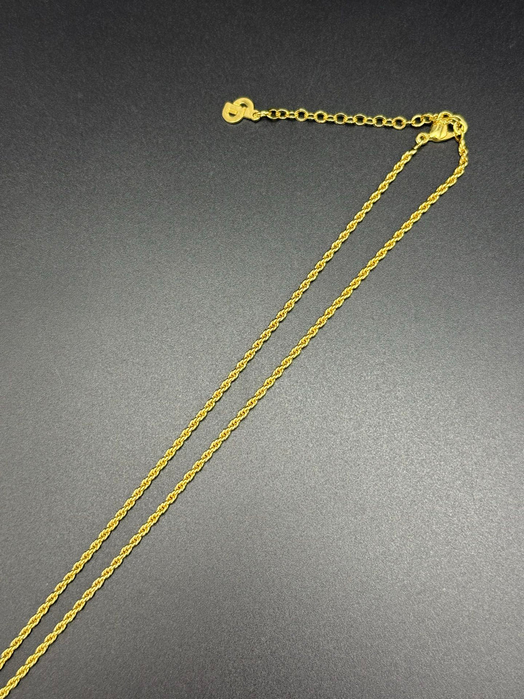 Model-shaped pendent Vintage necklace