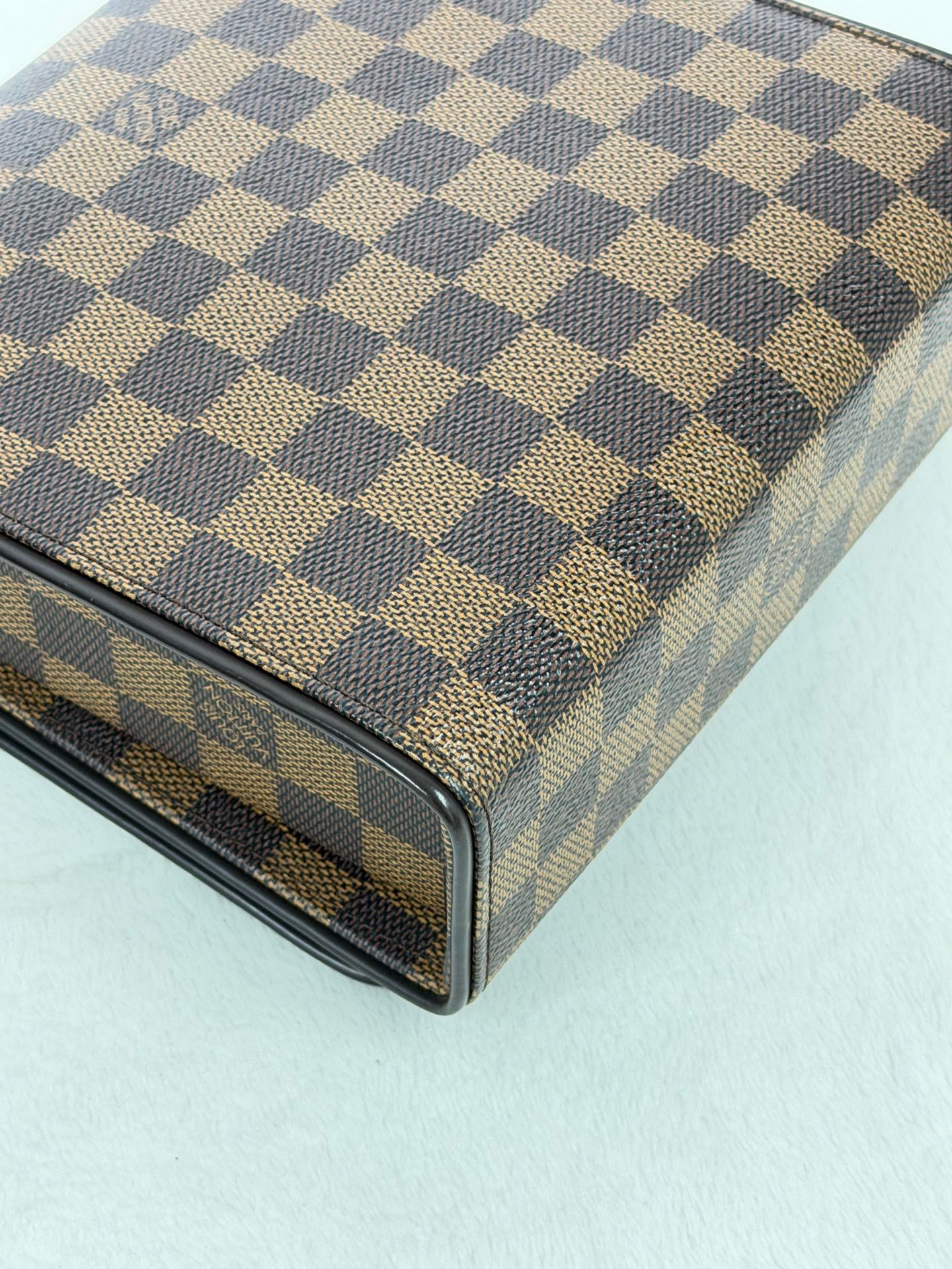 LOUIS VUITTON Damier Shoulder bag