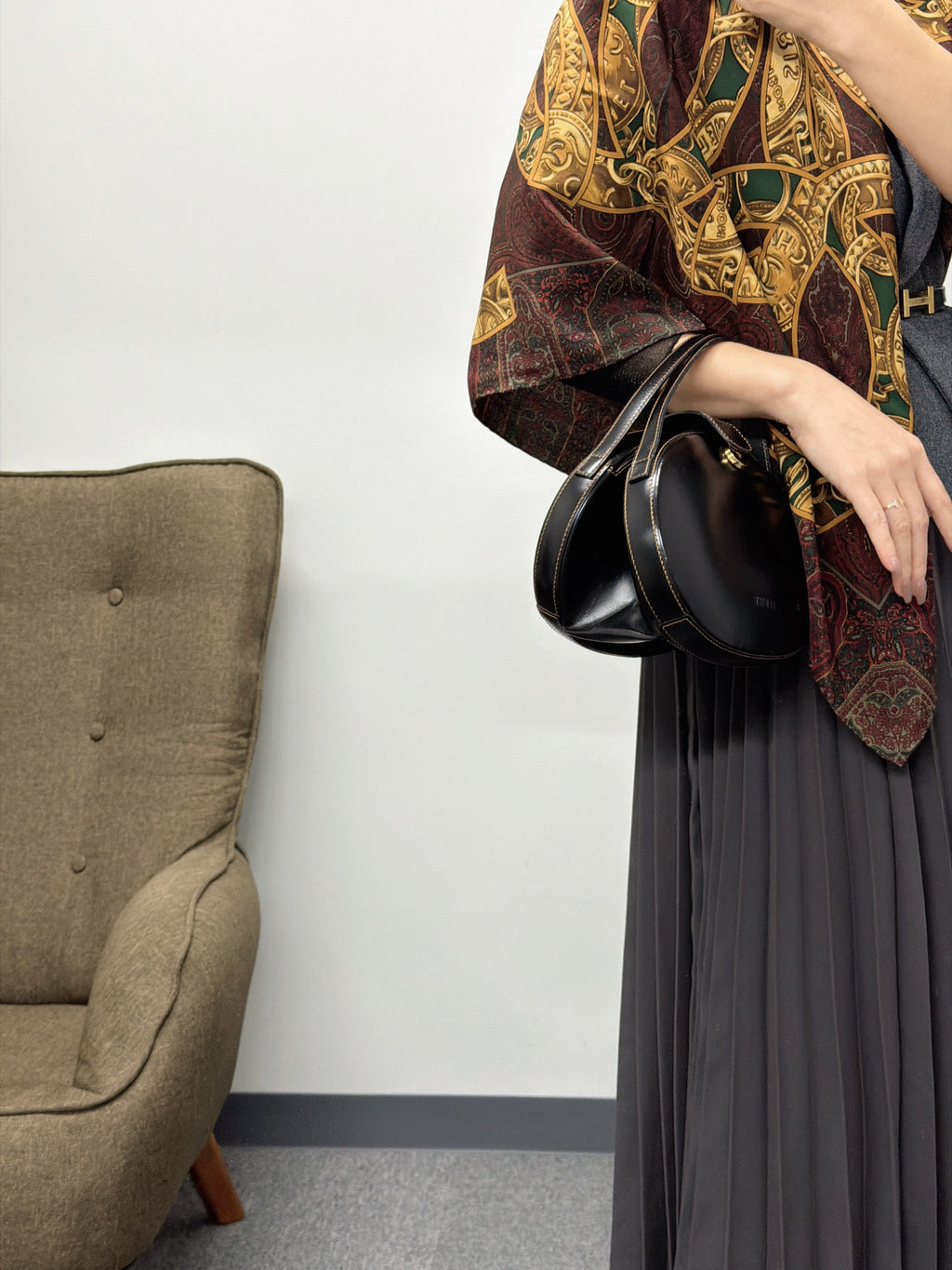 LOEWE Plaza Black Leather Handbag